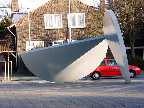 Zwijndrecht Holland - sculptures (site specific and public sculpture) in cities in Europe and America by Lucien den Arend - Walburg Project - discoid form - Gemini Tango - Volgerlanden