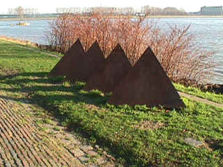bpteeuwendejong02.jpg (86455 bytes)