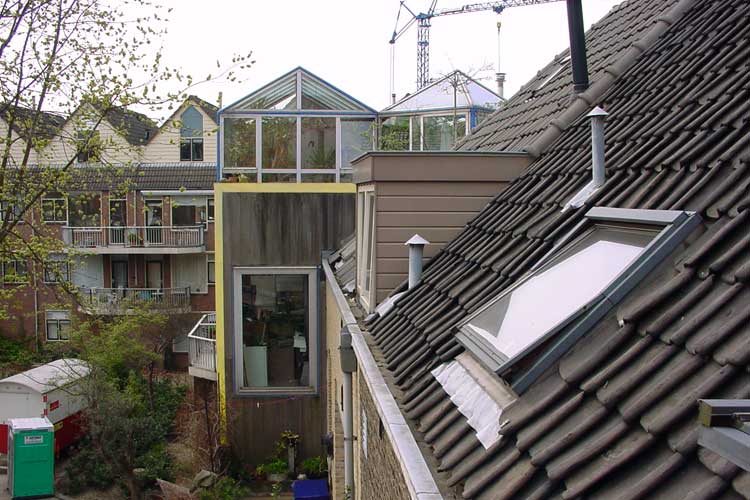 Exterieur aan de voorzijde van de studio | praktijkruimte in de Randstad en aan de rivier.