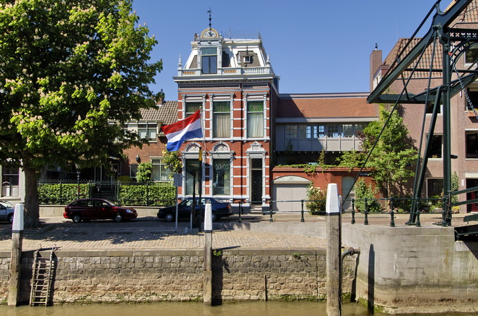 Studio / werkkamer aan de rivier met het mooiste uitzicht van Nederland.