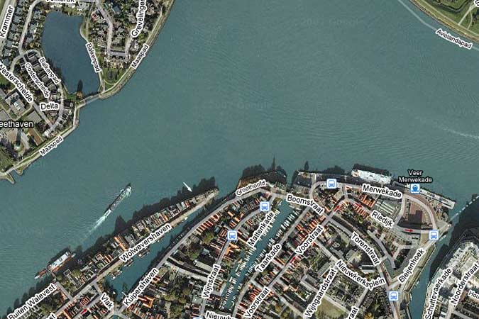 Huis aan de rivier en haven in Dordrecht - met een prachtig uitzicht aan beide zijden.