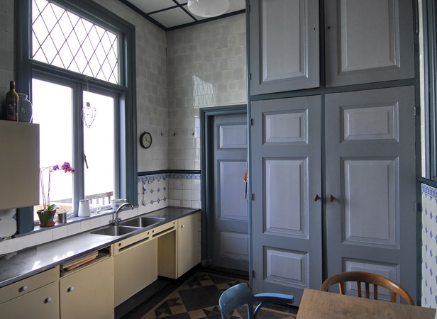 De tegel-keuken van het herenhuis | grachtenpand is helemaal origineel.
