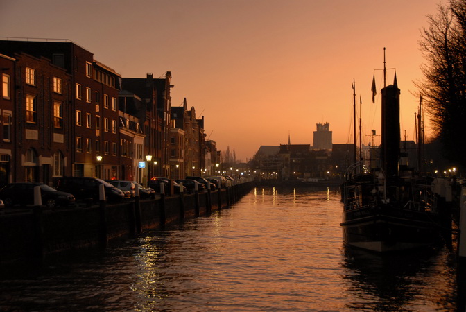 omgeving rivier in Dordrecht | De uitzichten vanuit het herenhuis | grachtenpand zijn wijds, historisch en landschappelijk.