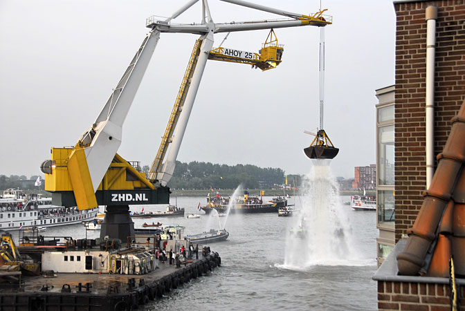 Dordt in Stoom, en het uitzicht vanuit de erker | De uitzichten vanuit het herenhuis | grachtenpand zijn wijds, historisch en landschappelijk tegelijkertijd.